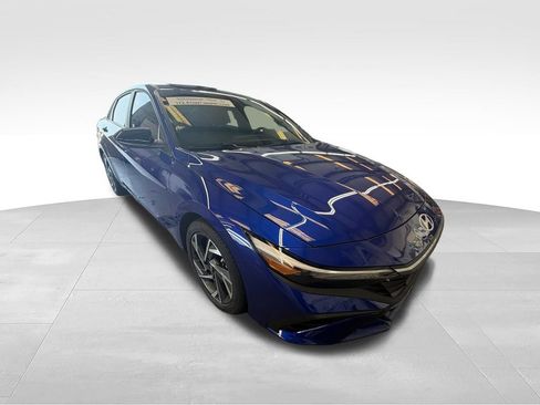 Used 2025 Hyundai Elantra Sport FWD image 9
