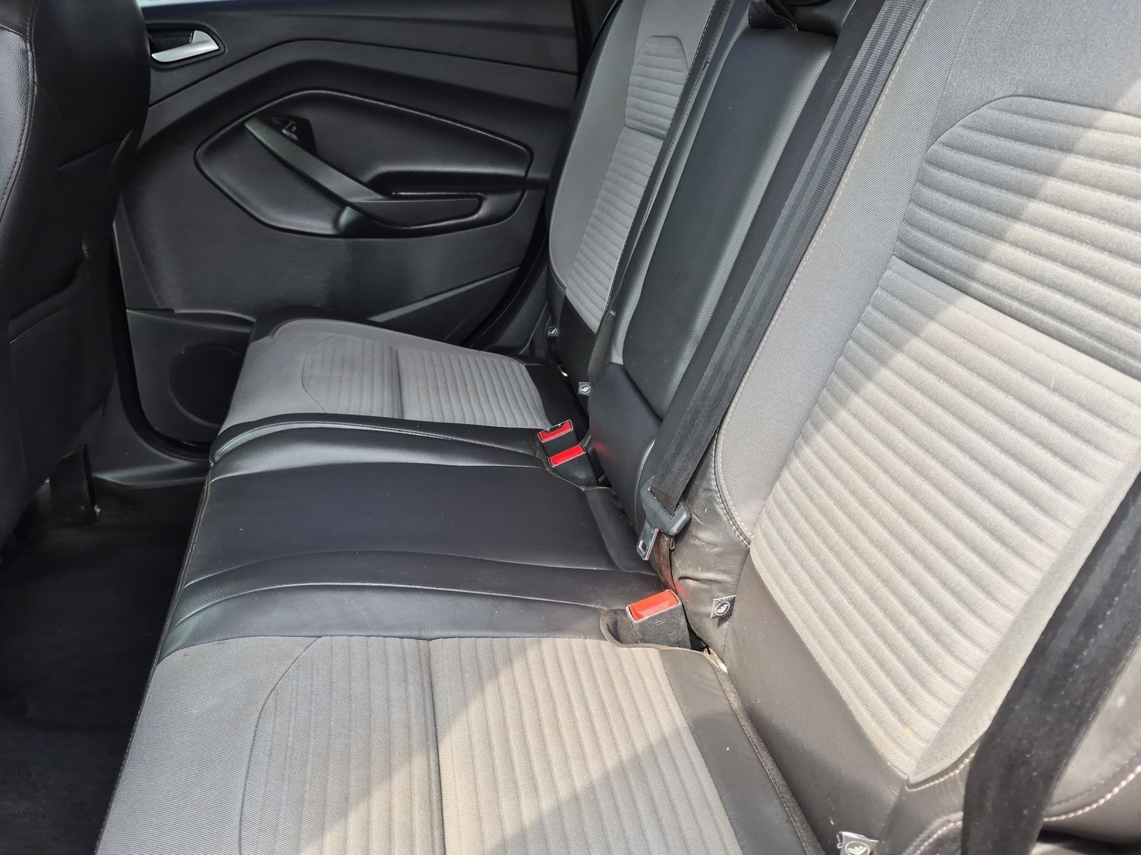 Used 2017 Ford Escape SE w/ Equipment Group 201A AWD/4WD image 18