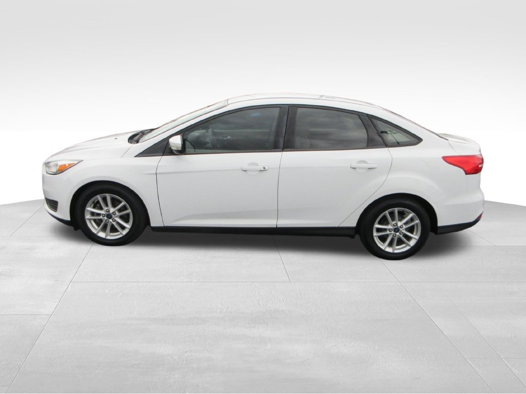 Used 2016 Ford Focus SE FWD image 2