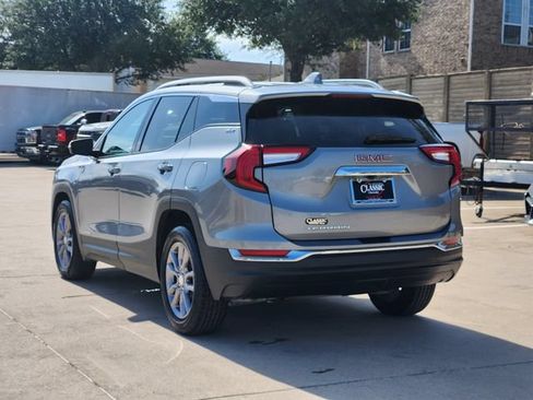Used 2024 GMC Terrain SLT FWD image 3