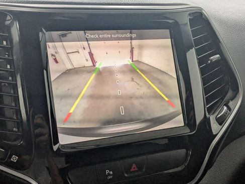 Used 2019 Jeep Cherokee Limited AWD/4WD image 18