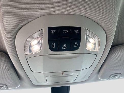 Used 2021 Chrysler Voyager Lxi image 28