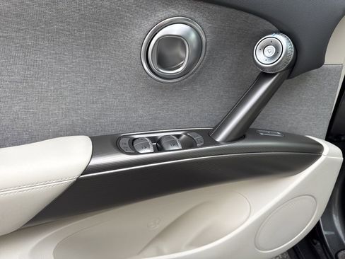 Used 2024 Genesis GV60 RWD image 22