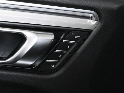 Used 2026 Porsche Macan AWD/4WD image 31