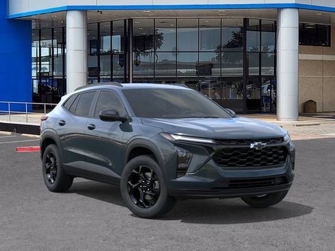 New 2026 Chevrolet Trax LT w/ Driver Confidence Package FWD image 7