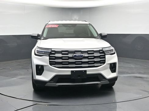 Used 2025 Ford Explorer Active w/ Active Comfort Package image 8