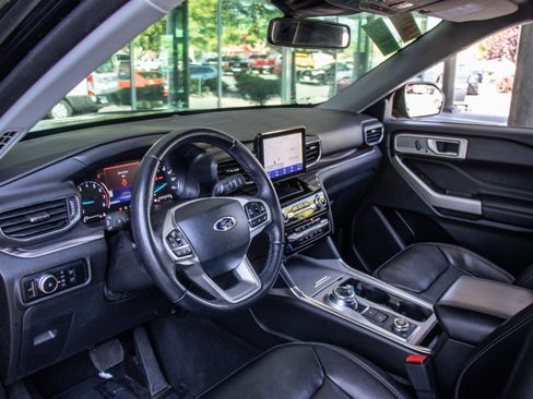 Used 2023 Ford Explorer Limited w/ Equipment Group 301A image 11