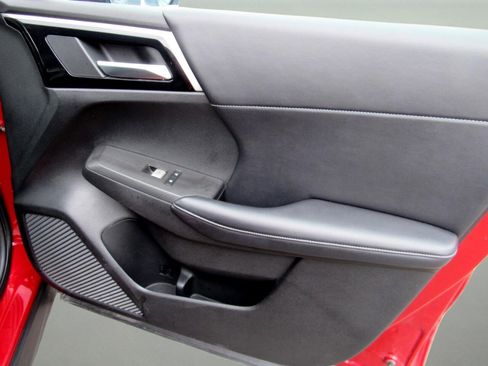 Used 2024 Mitsubishi Outlander AWD image 36