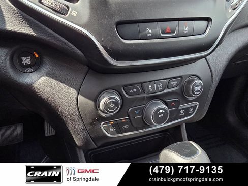 Used 2021 Jeep Cherokee Latitude Plus FWD image 19