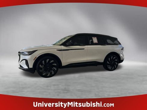 Used 2025 Lincoln Nautilus Reserve AWD/4WD image 1