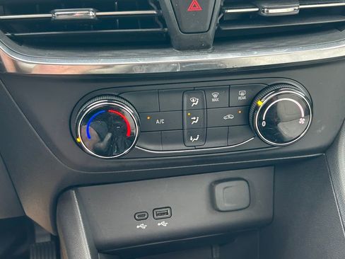 Used 2024 Buick Encore GX Preferred image 28