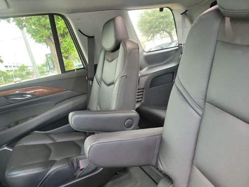 Used 2020 Cadillac Escalade 2WD image 10