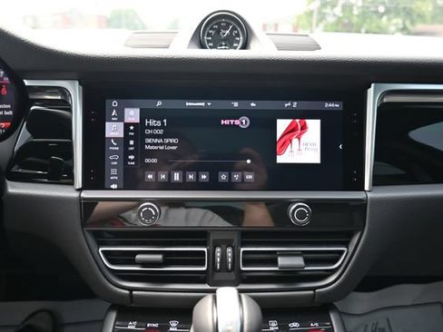 Used 2024 Porsche Macan AWD/4WD image 32