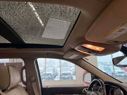 Used 2018 Jeep Grand Cherokee Overland image 37