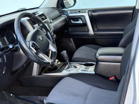 Used 2018 Toyota 4Runner SR5 AWD/4WD image 9