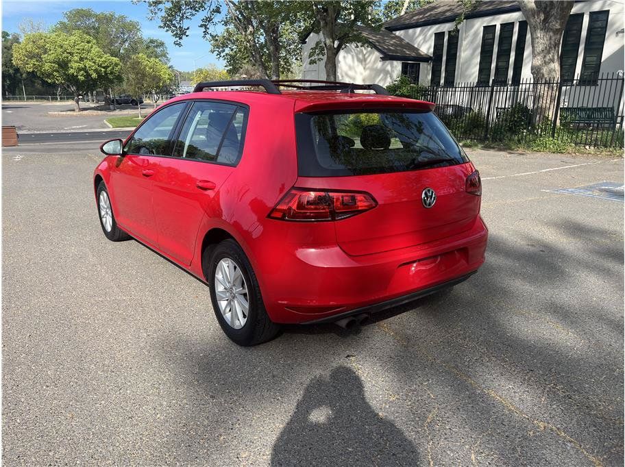 Used 2016 Volkswagen Golf 4-Door FWD image 5