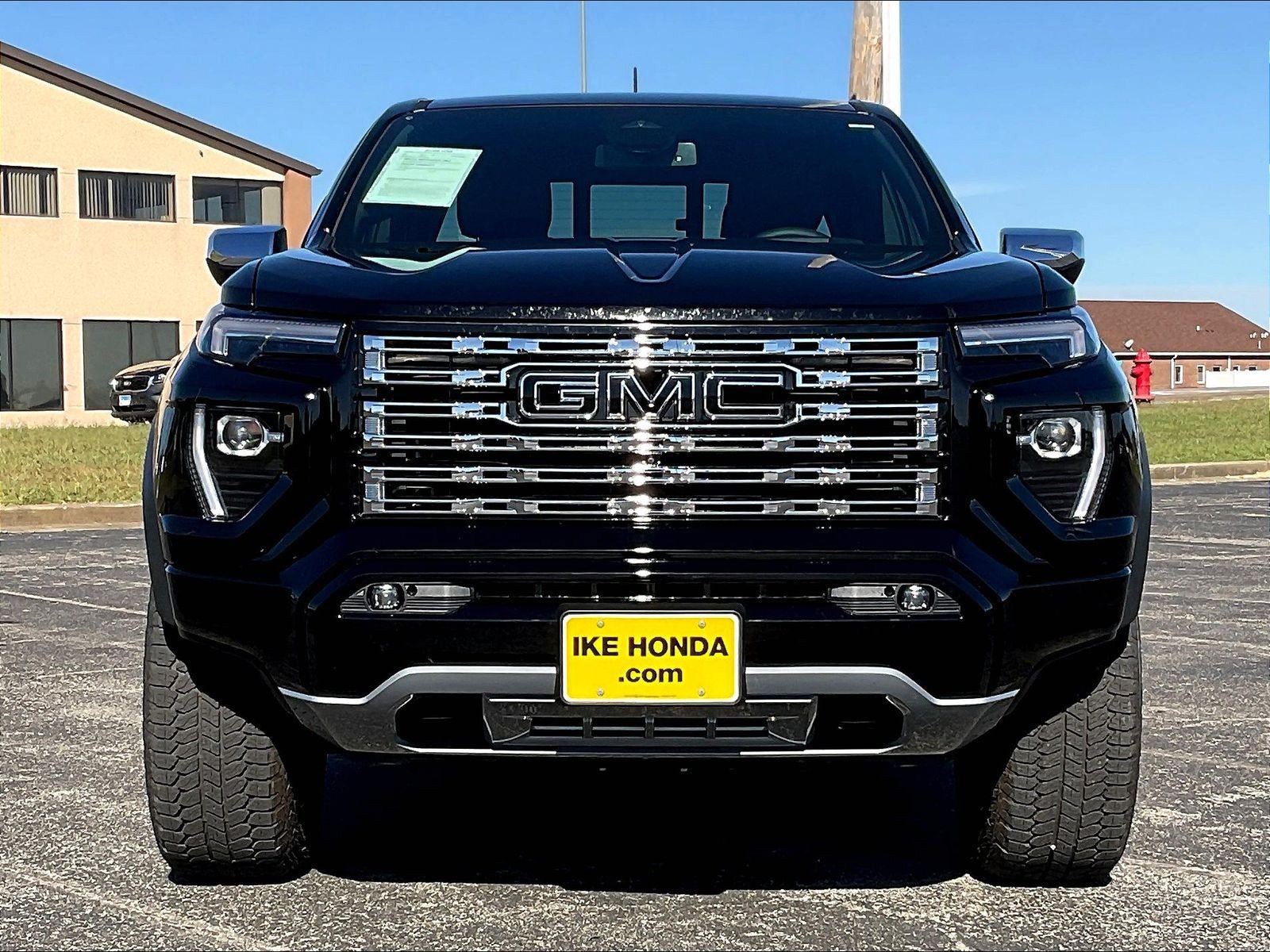 Used 2026 GMC Canyon Denali w/ LPO, Denali Black Edition AWD/4WD image 8