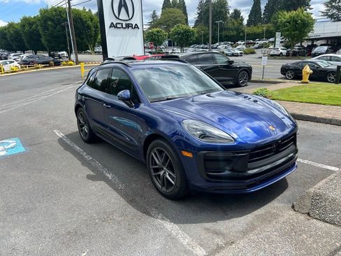 Used 2025 Porsche Macan AWD/4WD image 2