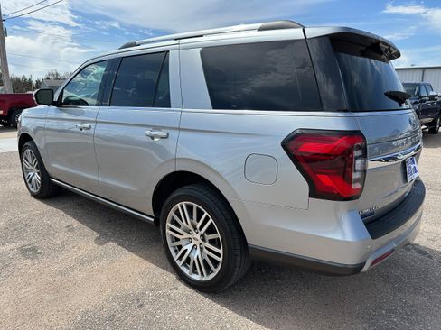 Used 2024 Ford Expedition Limited AWD/4WD image 4
