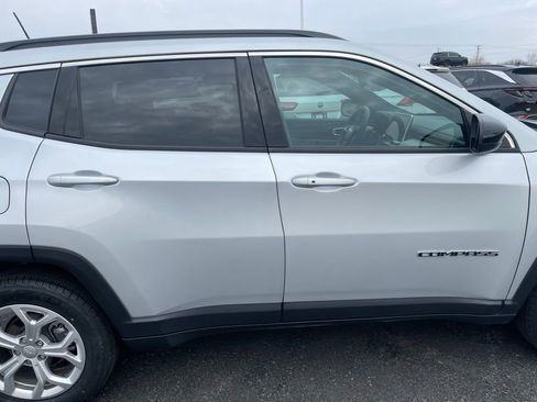 Used 2024 Jeep Compass Latitude AWD/4WD image 32