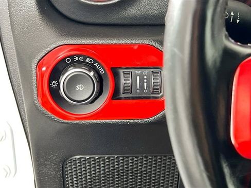 Used 2018 Jeep Wrangler Unlimited Sahara w/ Uconnect 4C Nav & Sound Group AWD/4WD image 21