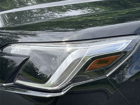 Used 2023 Subaru Forester Premium AWD/4WD image 9