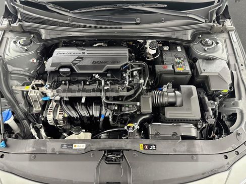 Certified 2025 Hyundai Elantra Sport FWD image 27