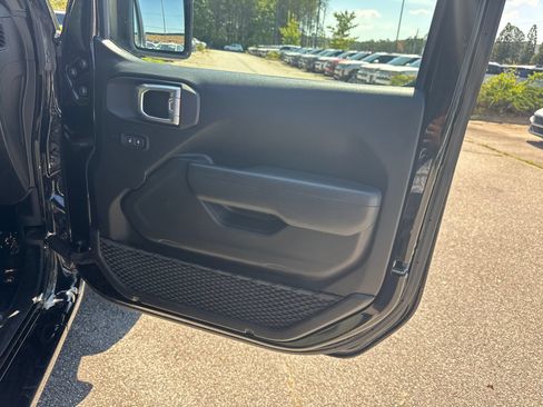 Used 2025 Jeep Wrangler Unlimited Sport AWD/4WD image 14