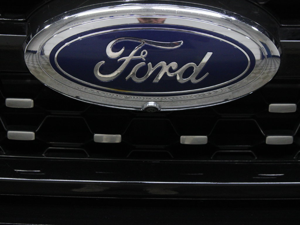 Used 2023 Ford F150 Platinum w/ FX4 Off-Road Package AWD/4WD image 60