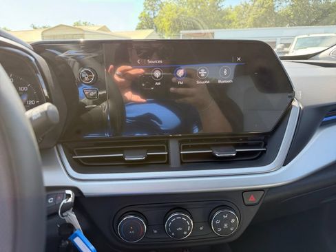 New 2026 Chevrolet Trax LS w/ LS Convenience Package FWD image 15