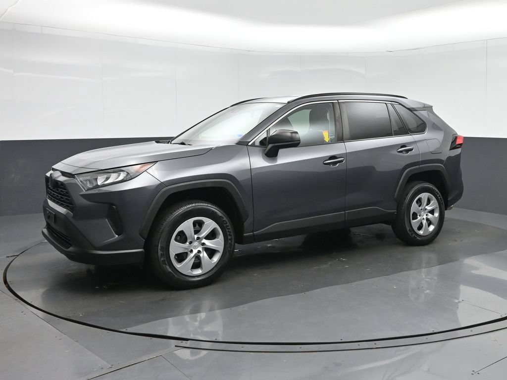 Used 2021 Toyota RAV4 LE FWD image 3
