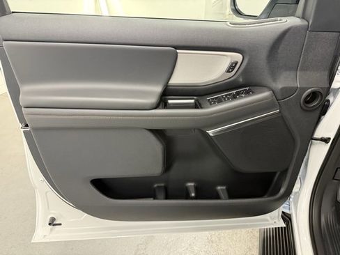 New 2025 Ford Expedition Active image 13