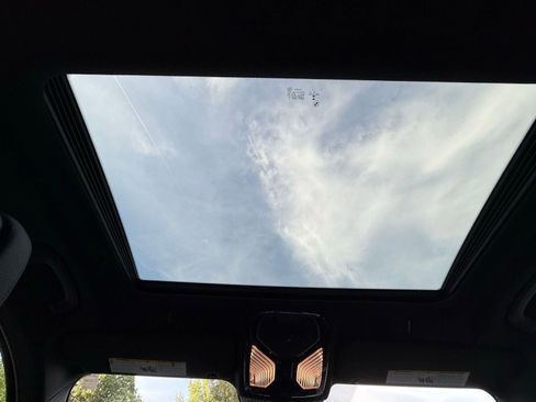 Used 2018 BMW 530i w/ Premium Package image 32