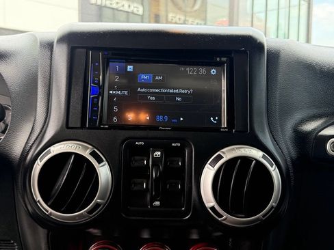 Used 2018 Jeep Wrangler Unlimited Sahara AWD/4WD image 25