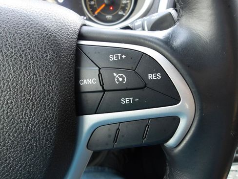 Used 2015 Jeep Cherokee Trailhawk AWD/4WD image 16