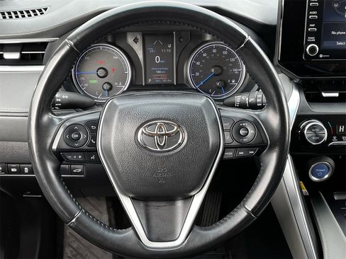 Used 2021 Toyota Venza LE image 11