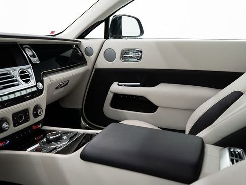 Certified 2019 Rolls-Royce Wraith RWD image 26