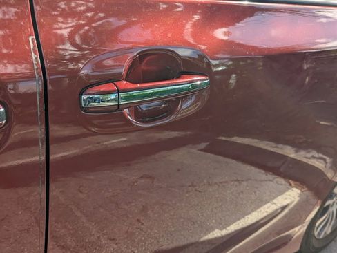 Used 2020 Toyota Sienna XLE w/ XLE Navigation Package image 8