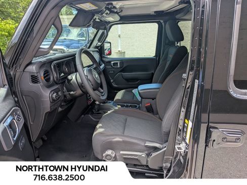 Used 2026 Jeep Gladiator Mojave AWD/4WD image 10