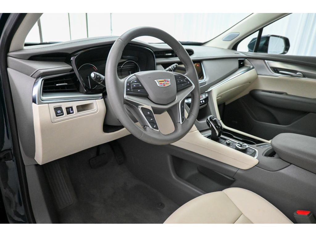 Used 2025 Cadillac XT5 Premium Luxury AWD/4WD image 9
