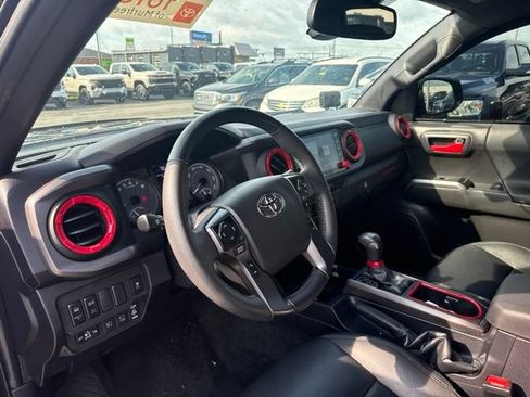 Used 2023 Toyota Tacoma TRD Off-Road w/ TRD Premium Off Road Package AWD/4WD image 17