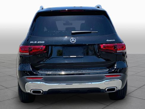 Used 2021 Mercedes-Benz GLB 250 4MATIC image 4