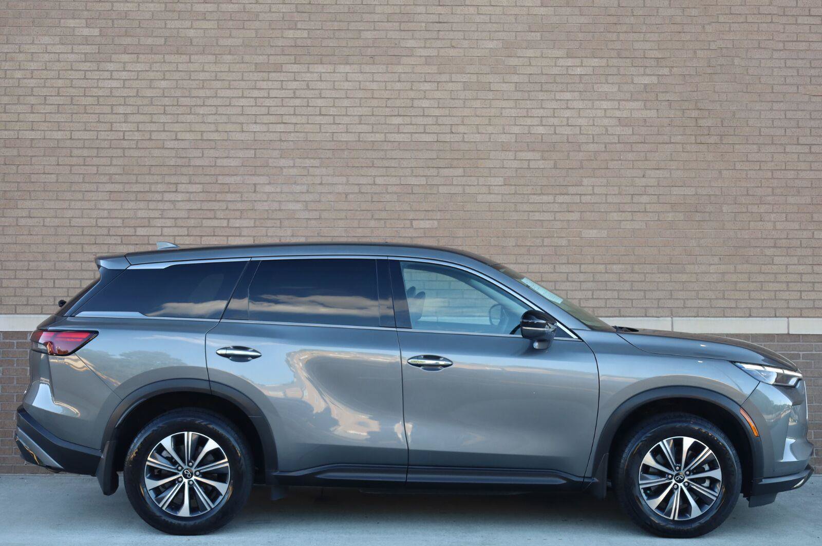 Used 2023 INFINITI QX60 Pure FWD image 3
