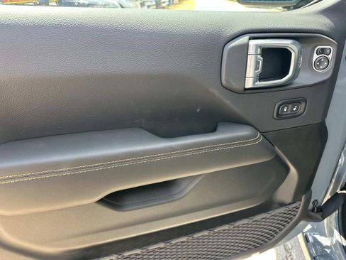 New 2026 Jeep Gladiator Sport AWD/4WD image 12