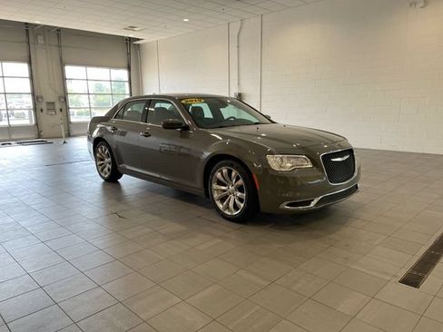 Used 2019 Chrysler 300 Touring L w/ Quick Order Package 22F RWD image 6