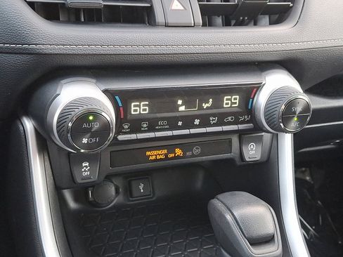 Used 2022 Toyota RAV4 XLE image 15