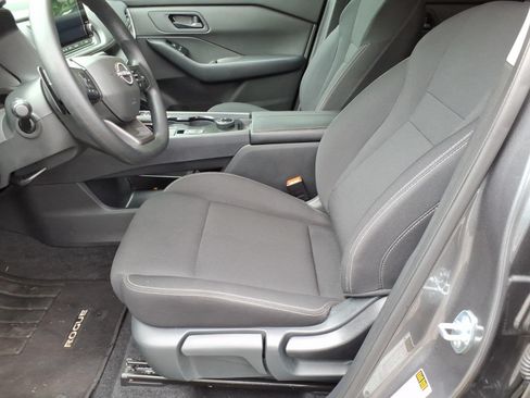 Used 2025 Nissan Rogue S AWD/4WD image 11