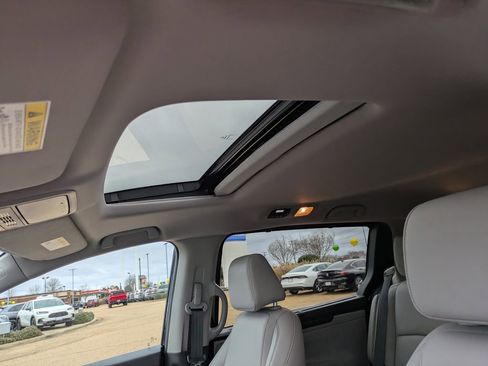 Used 2024 Honda Odyssey EX-L image 12