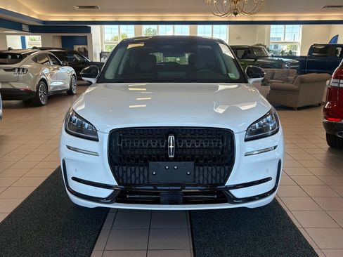 Used 2023 Lincoln Corsair AWD w/ Equipment Group 101A image 8