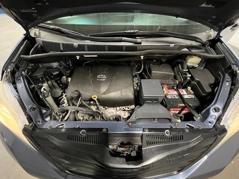 Used 2017 Toyota Sienna L FWD image 26